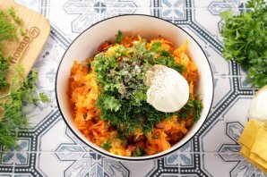 Салат с фасолью, морковью и колбасой Салат с фасолью, морковью и колбасой