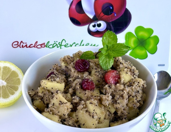 Яблочно-гречневая каша с клюквой