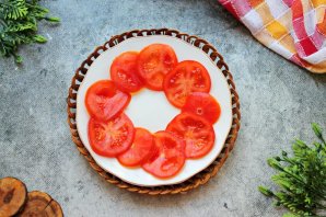 Страчателла с клубникой и томатами