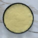 Нежный банановый пирог со сметанной заливкой