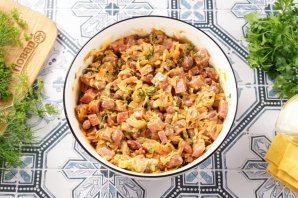 Салат с фасолью, морковью и колбасой Салат с фасолью, морковью и колбасой