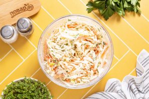 Салат из капусты с яблоком