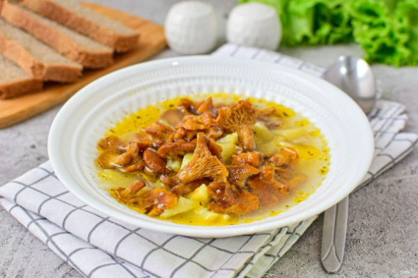 Грибной суп из лисичек