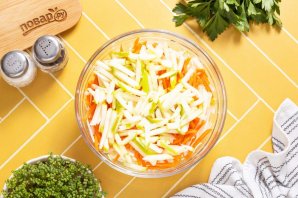 Салат из капусты с яблоком