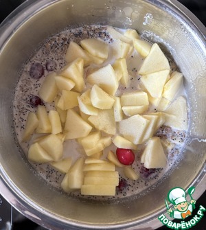 Яблочно-гречневая каша с клюквой