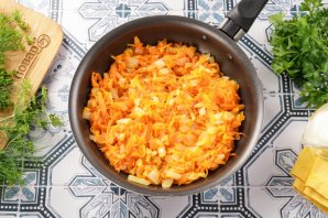 Салат с фасолью, морковью и колбасой Салат с фасолью, морковью и колбасой