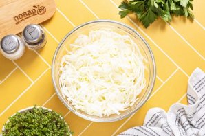 Салат из капусты с яблоком