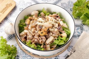 Салат с морским коктейлем