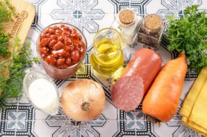 Салат с фасолью, морковью и колбасой Салат с фасолью, морковью и колбасой