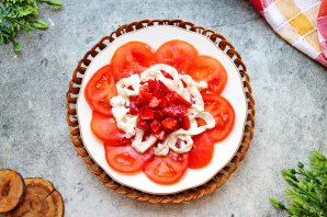 Страчателла с клубникой и томатами