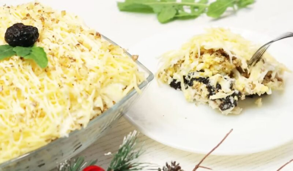 Невероятно вкусный салат «Абсент». Рецепт-настроение, который я искала на праздничный стол!